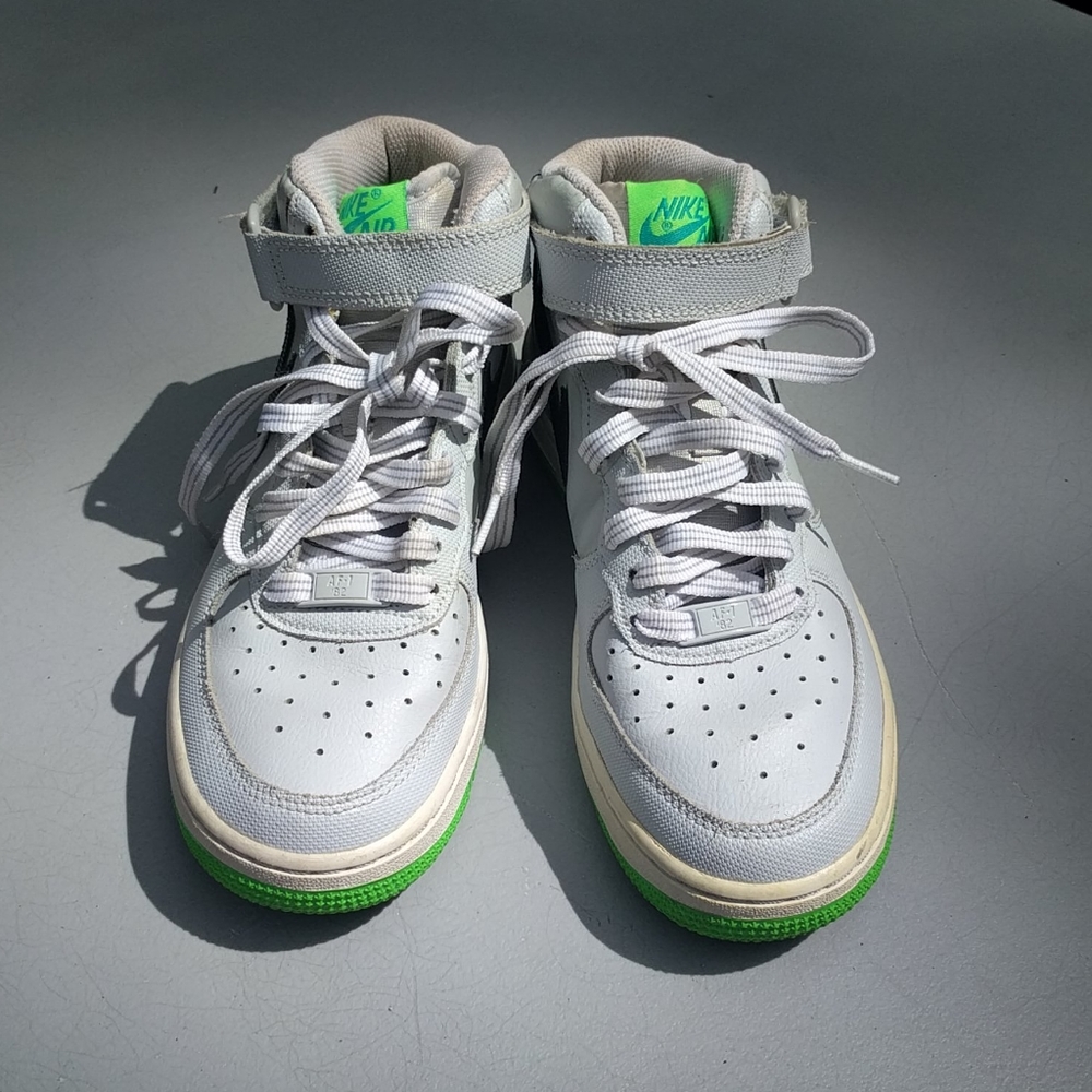 Nikes - Picture 7 of 7